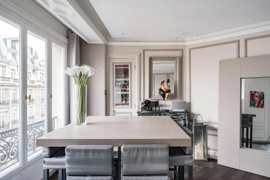 Resplendent Haussmann Design 100M2 - 2 Br Apartment Paris