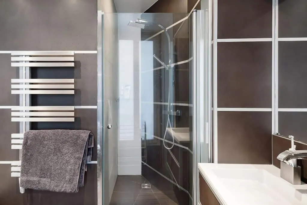 Resplendent Haussmann Design 100M2 - 2 Br Apartment Paris