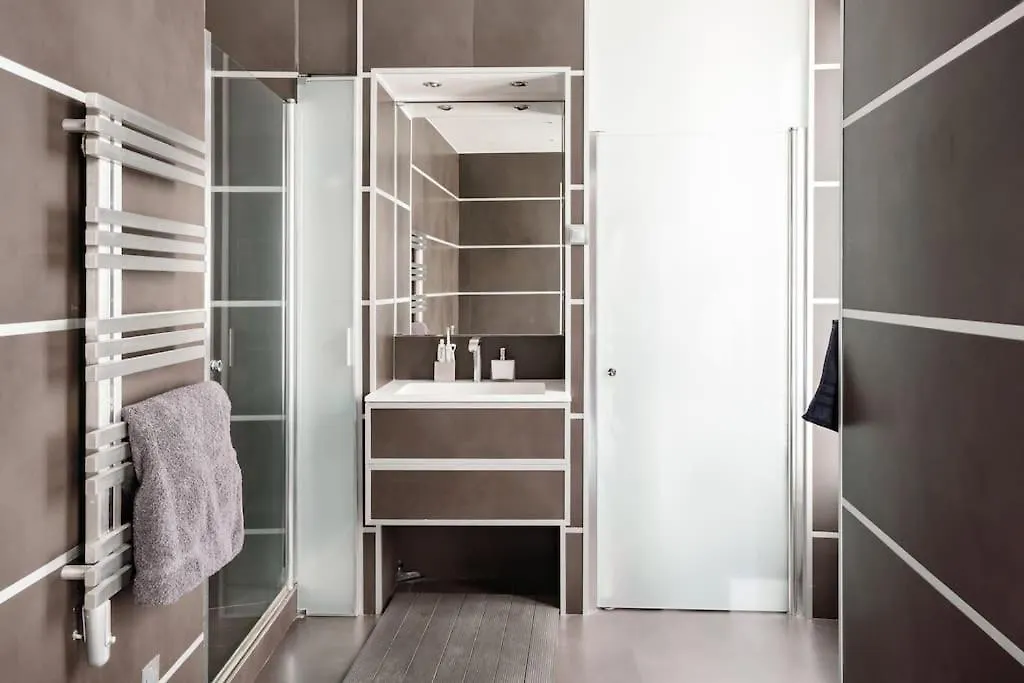 Resplendent Haussmann Design 100M2 - 2 Br Apartment Paris France