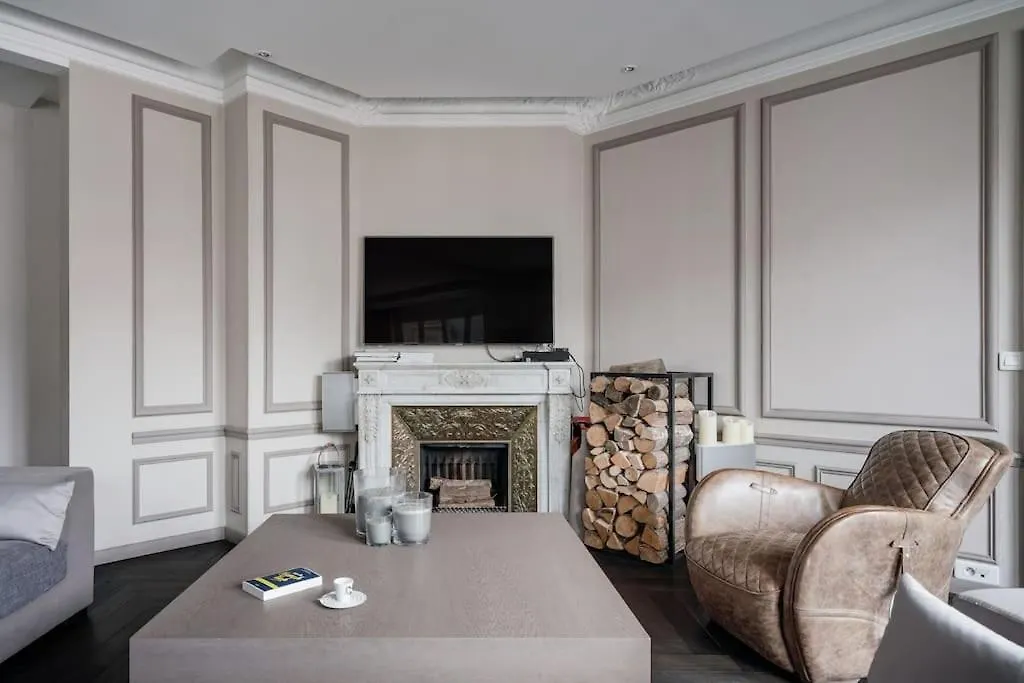 Resplendent Haussmann Design 100M2 - 2 Br Apartment Paris