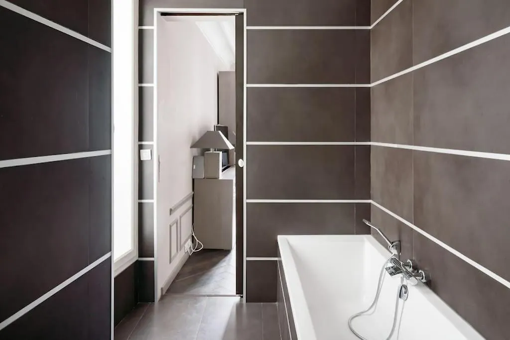 Resplendent Haussmann Design 100M2 - 2 Br Apartment Paris France